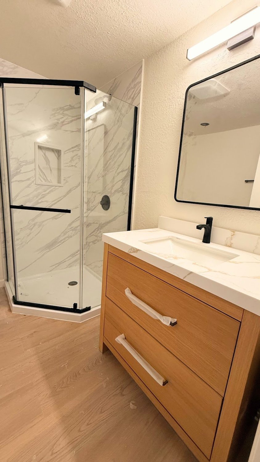 Updated bathroom, 139–143 Dolores Street