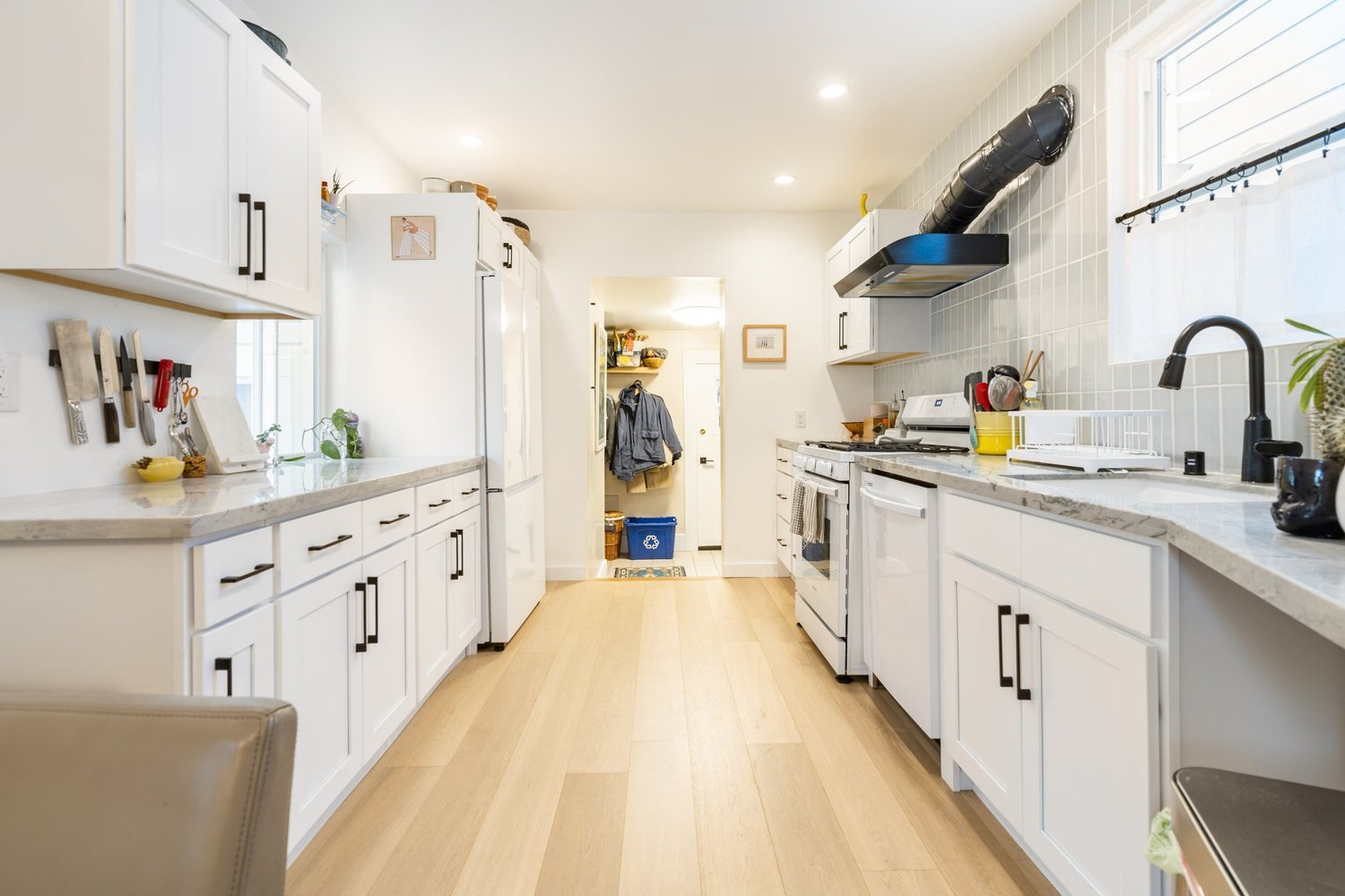 Renovated kitchen, 521–527 Linden Street